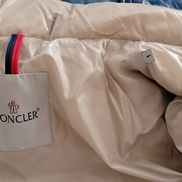 Moncler down jacket - Picture 16 of 16